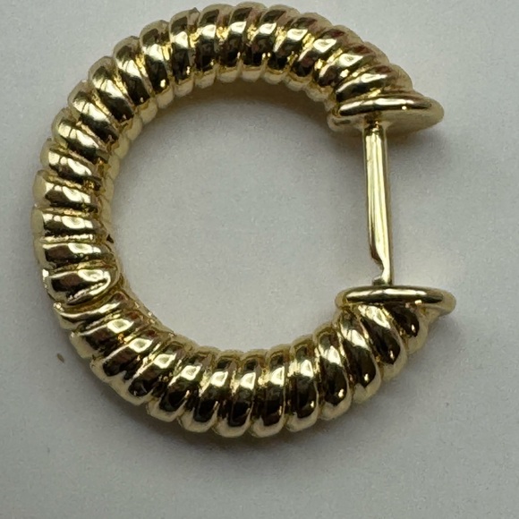 New High Quality Hoop Huggies Lussoro 18k Gold Plated Everyday Wear Earrings - Picture 2 of 10